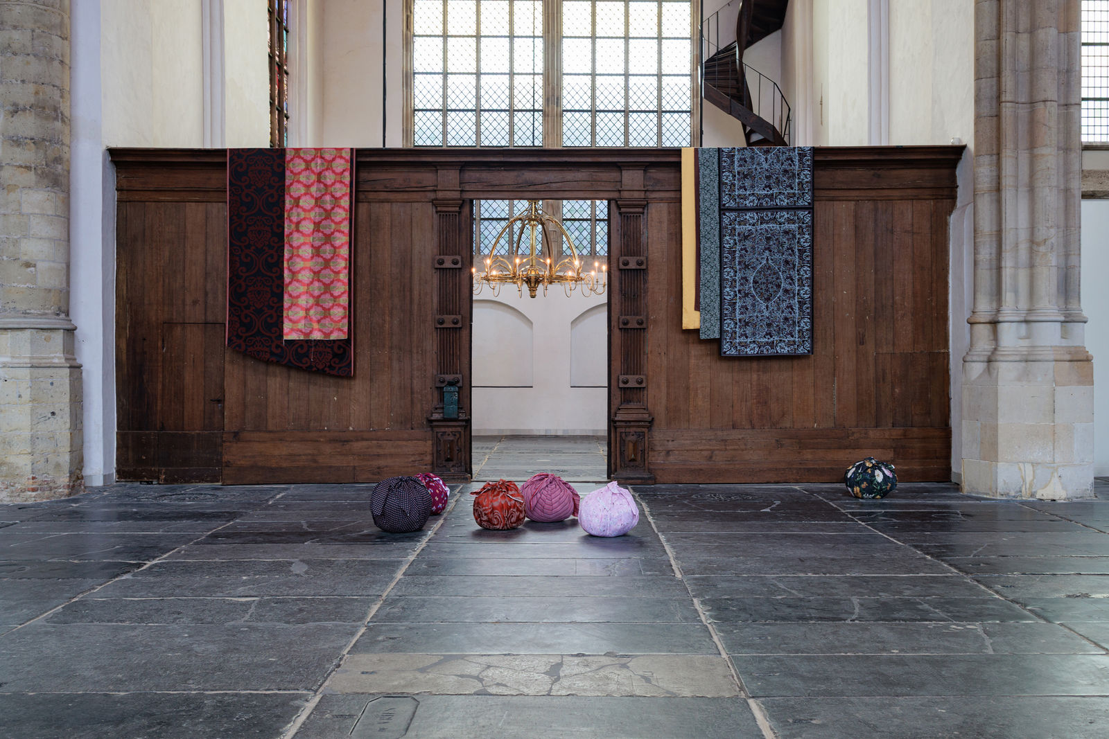 Installation, Kimsooja, To Breathe – Mokum, Oude Kerk, Amsterdam, 2025. Photo by Natascha Libbert.