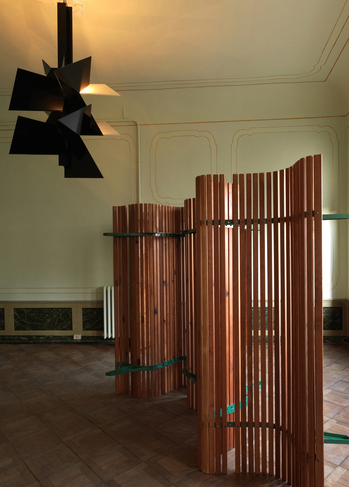 <div class="image_caption_container"><div class="image_caption"><p>Exhibition view,</p><p><strong>No Reflections</strong>, Venice Biennale, 2009</p><p>© Gilmar Ribeiro</p></div></div>