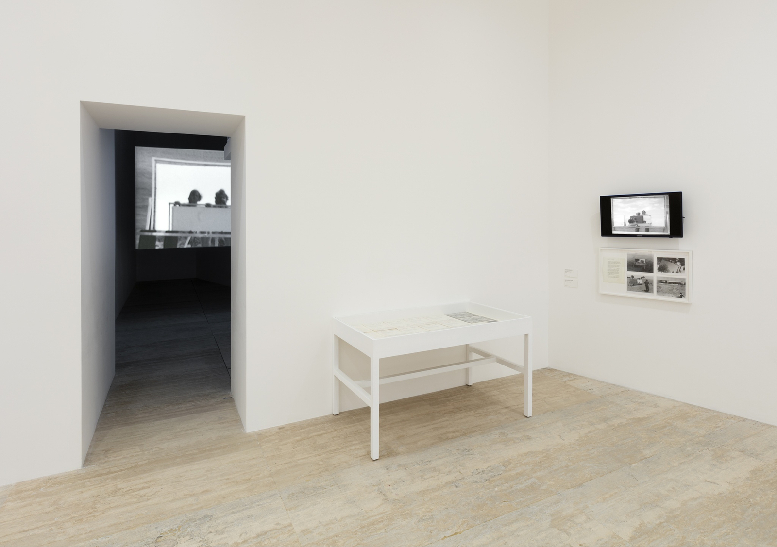 <div class="image_caption_container"><div class="image_caption"><p>Exhibition view,&nbsp;</p><p><strong>Broken Time</strong>, Museo Jumex, Mexico City, 2016</p><p>&copy; Moritz Benoully</p><p>&copy; AA Bronson</p></div></div>