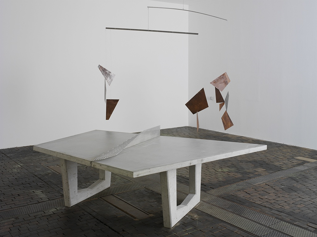 <div class="image_caption_container"><div class="image_caption"><p>Exhibition view,</p><p><strong>A Lost Cate and Alleyways, Back Gardens, Pools and Parkways,</strong>&nbsp;Centre d'art Contemporain, Gen&egrave;ve, 2007</p></div></div>