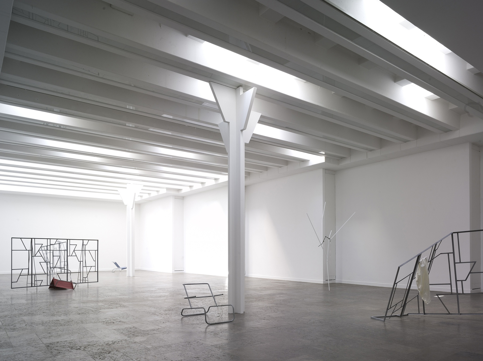 <div class="image_caption_container"><div class="image_caption"><p>Exhibition view,</p><p><strong>This place is close and unfolding</strong>, Westf&auml;lischer Kunstverein,&nbsp;M&uuml;nster, 2008</p><p>&copy; Roman Mensing</p></div></div>