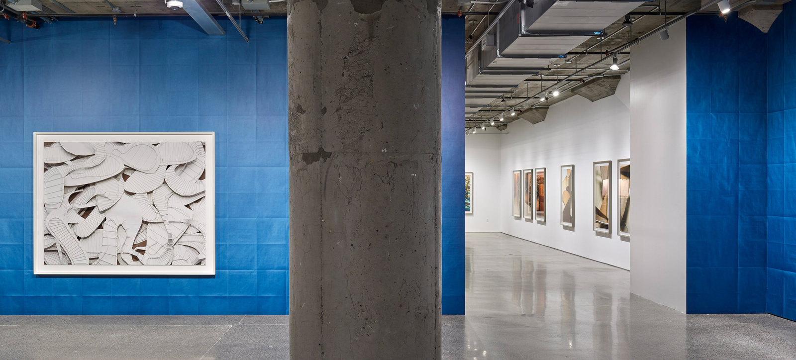 <div class="image_caption_container"><div class="image_caption"><p>Exhibition view: Thomas Demand, <b>HOUSE OF CARD</b>, with Martin Boyce, Rirkrit Tiravanija, Caruso St John, MOCA, Toronto, 2022. © Thomas Demand / VG Bild-Kunst, Bonn 2022. Photo © Tom Arban</p></div></div>