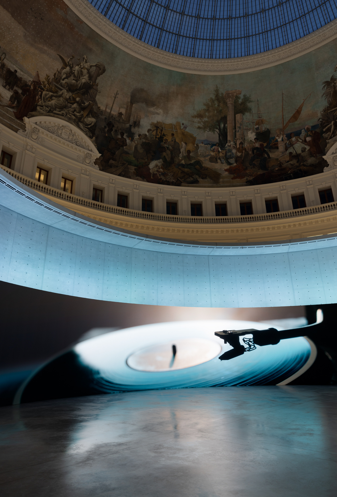 <div class="image_caption_container"><div class="image_caption"><p>Exhibition view: Anri Sala, <strong>Time No Longer</strong>, <span>Rotunda of the Bourse de Commerce – Pinault Collection, Paris, 2022. <span>© Anri Sala / VG Bild-Kunst, Bonn, 2022. Photo © Andrea Rossetti</span></span></p><p> </p><p> </p></div></div>