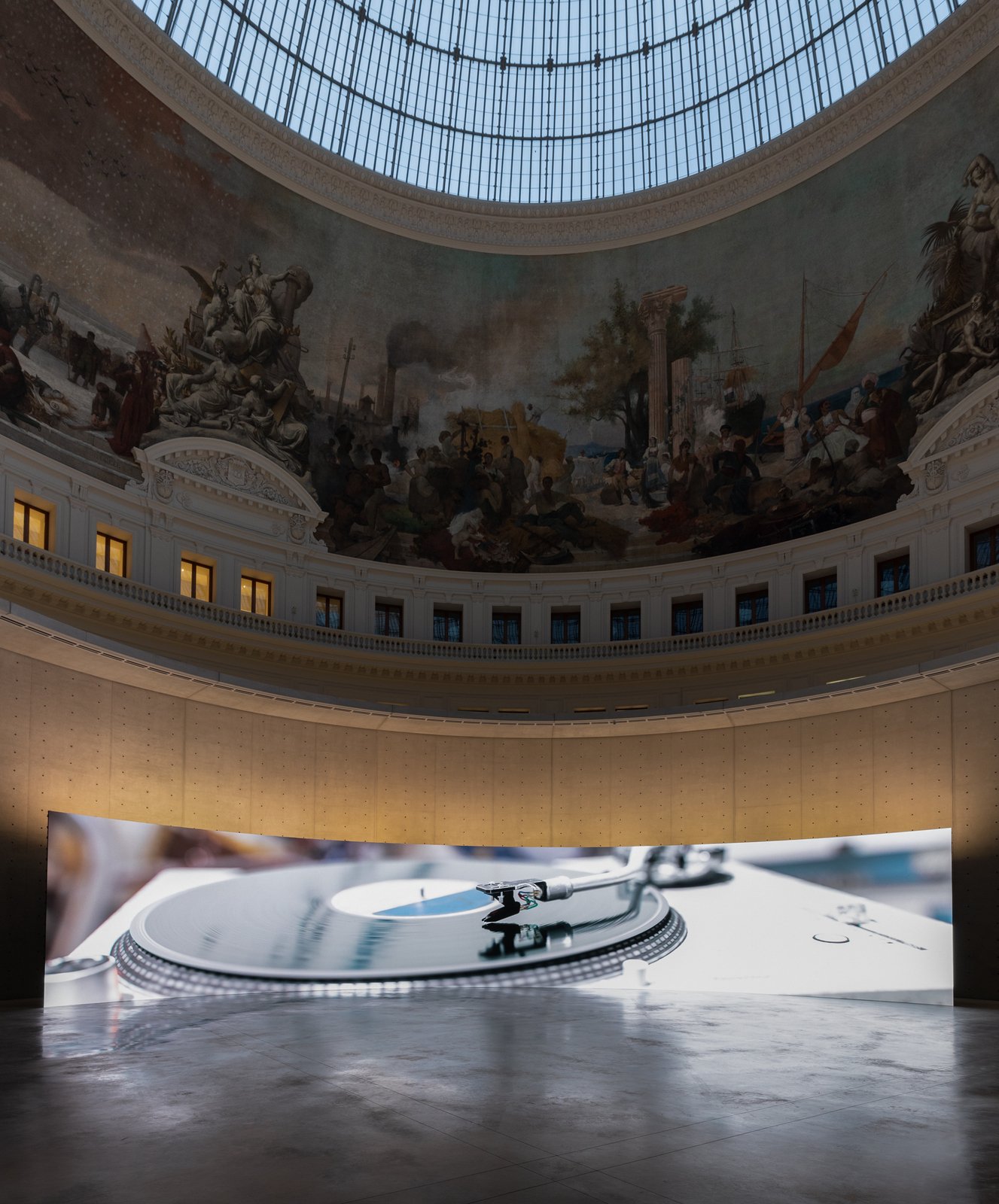 <div class="image_caption_container"><div class="image_caption"><p>Exhibition view: Anri Sala, <strong>Time No Longer</strong>, Rotunda of the Bourse de Commerce – Pinault Collection, Paris, 2022. © Anri Sala / VG Bild-Kunst, Bonn, 2022. Photo © Andrea Rossetti</p><p> </p></div></div>