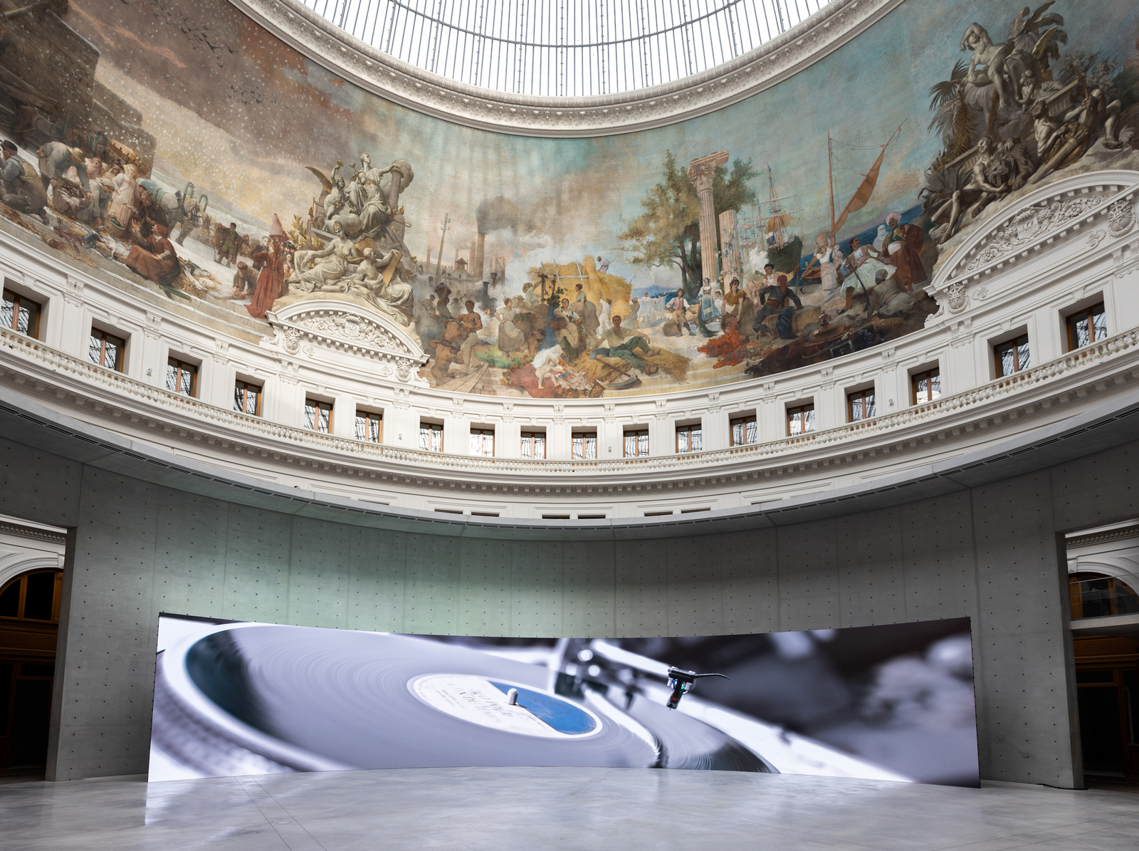<div class="image_caption_container"><div class="image_caption"><p>Exhibition view: Anri Sala, <strong>Time No Longer</strong>, Rotunda of the Bourse de Commerce – Pinault Collection, Paris, 2022. © Anri Sala / VG Bild-Kunst, Bonn, 2022. Photo © Andrea Rossetti</p><p> </p></div></div>