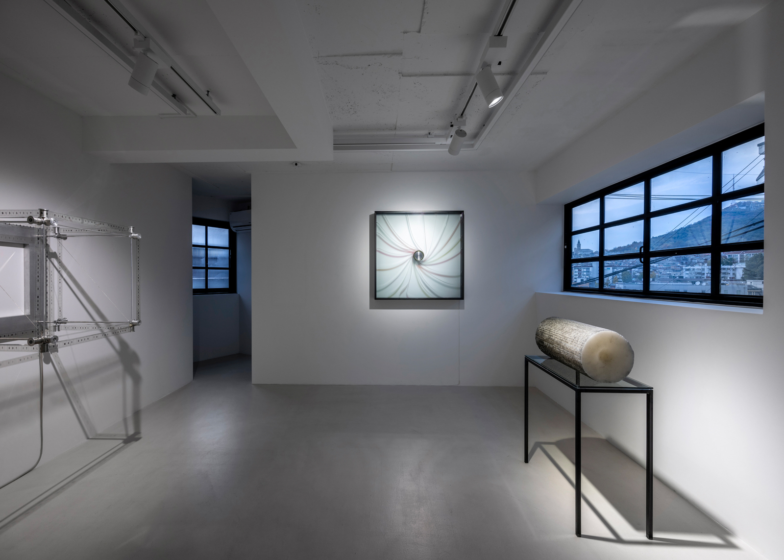 <div class="image_caption_container"><div class="image_caption"><p><span>Exhibition view: Rosa Barba, </span><b>Beginning What and Ending Away</b><span>, Esther Schipper, Seoul 2023.</span><br /><span>© the artist / VG Bild-Kunst, Bonn 2023. Photo © Hyun Jun Lee</span></p></div></div>