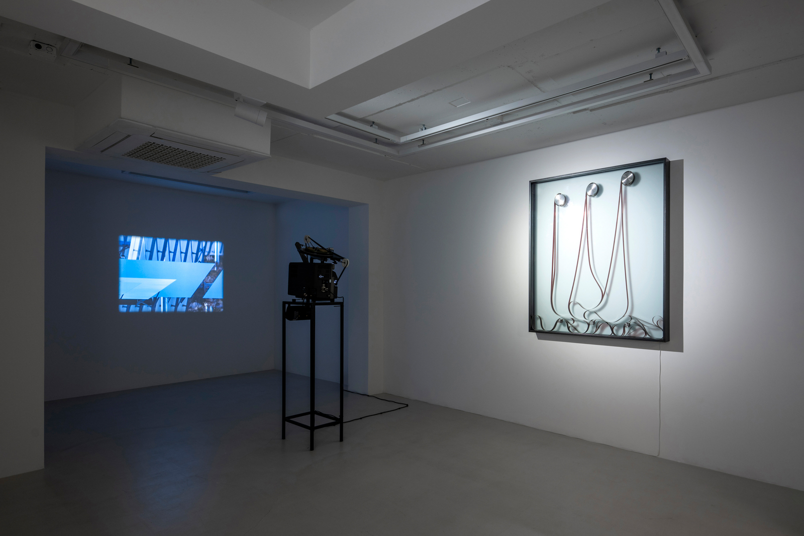 <div class="image_caption_container"><div class="image_caption"><p><span>Exhibition view: Rosa Barba, </span><b>Beginning What and Ending Away</b><span>, Esther Schipper, Seoul 2023.</span><br /><span>© the artist / VG Bild-Kunst, Bonn 2023. Photo © Hyun Jun Lee</span></p></div></div>