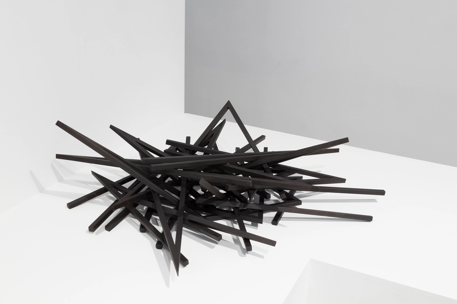 Bernar Venet, 24 Angles Disorder, 2015