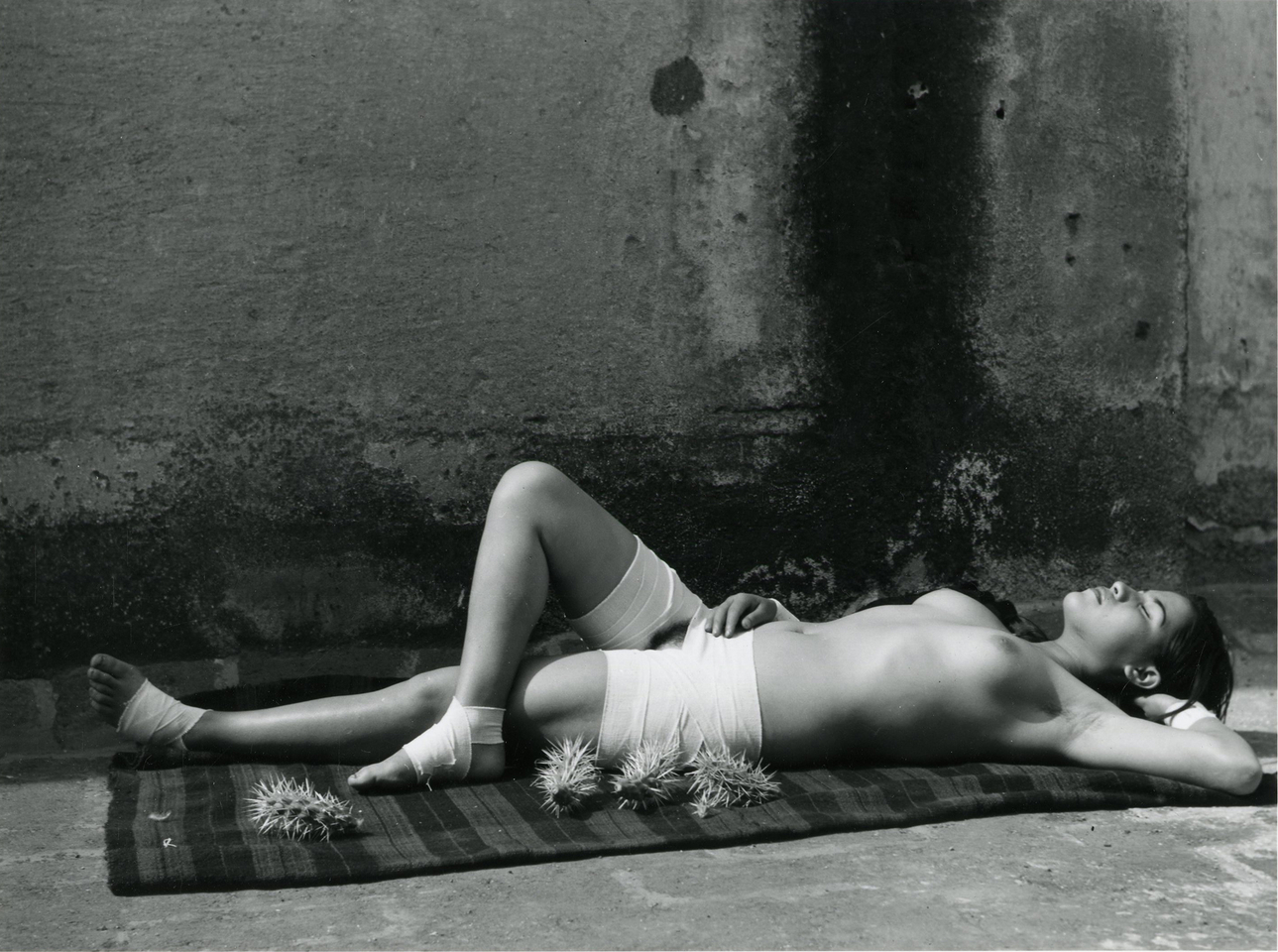 Manuel Alvarez Bravo, Le Buena Fama Durmiendo (The Good Reputation Sleeping)