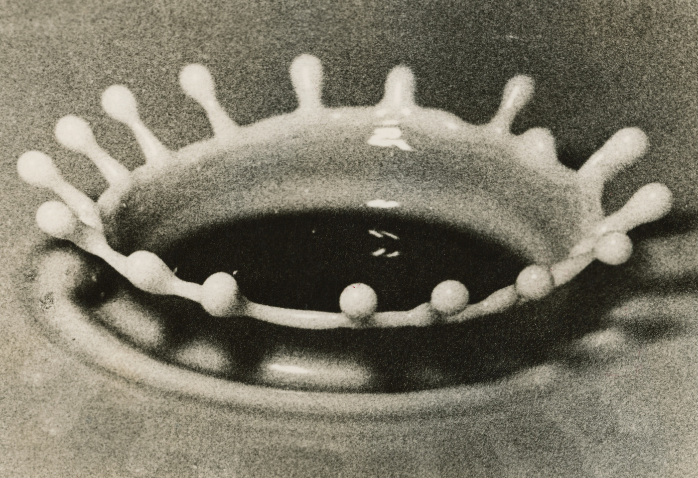 UNKNOWN PHOTOGRAPHER