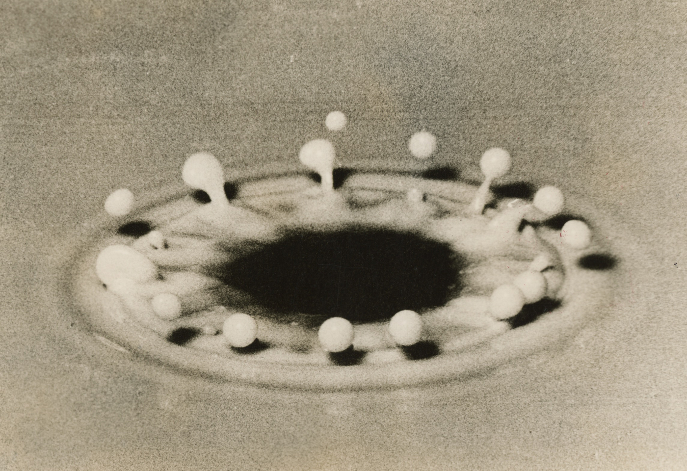 UNKNOWN PHOTOGRAPHER