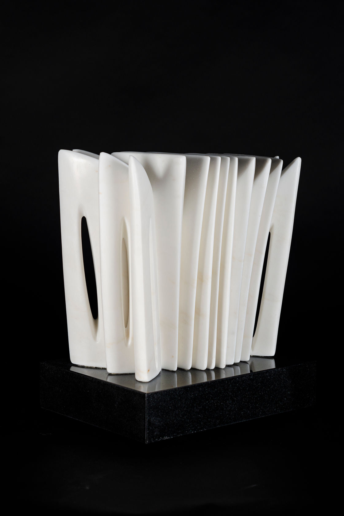Pablo Atchugarry Untitled, 2024 Carrara marble, 11 1/4 x 12 x 6 1/4 in. (28.5 x 30.5 x 16 cm)...