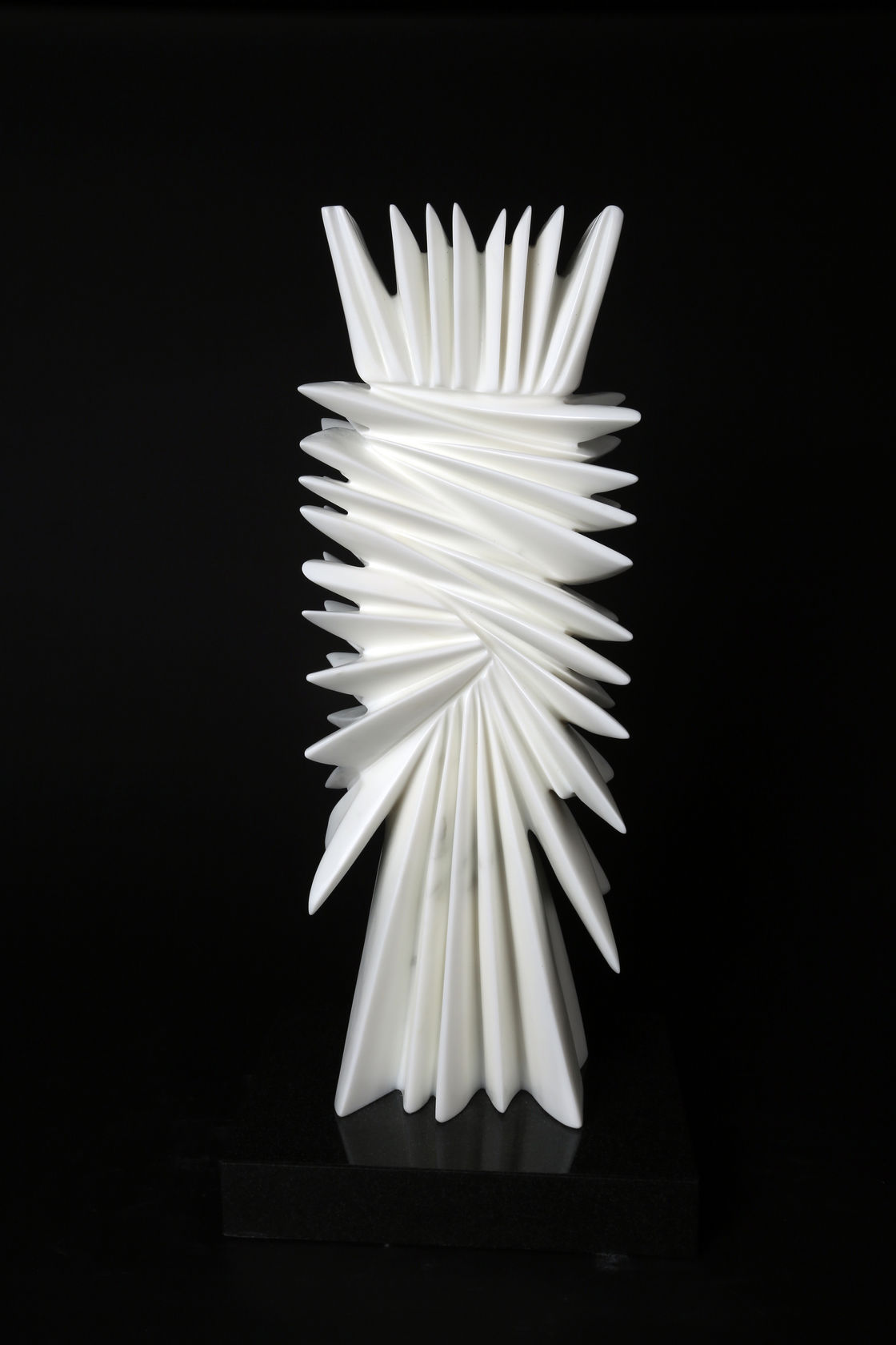 Pablo Atchugarry Untitled, 2025 White Carrara marble, 24 3/8 x 8 1/8 x 5 1/2 in. (62 x 20.5 x...