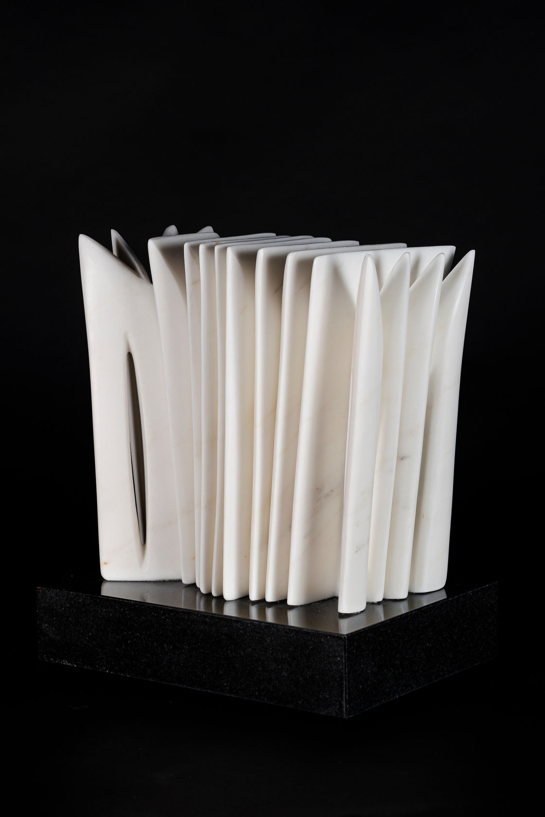 Pablo Atchugarry Untitled, 2024 Carrara marble, 11 1/4 x 12 x 6 1/4 in. (28.5 x 30.5 x 16 cm)...