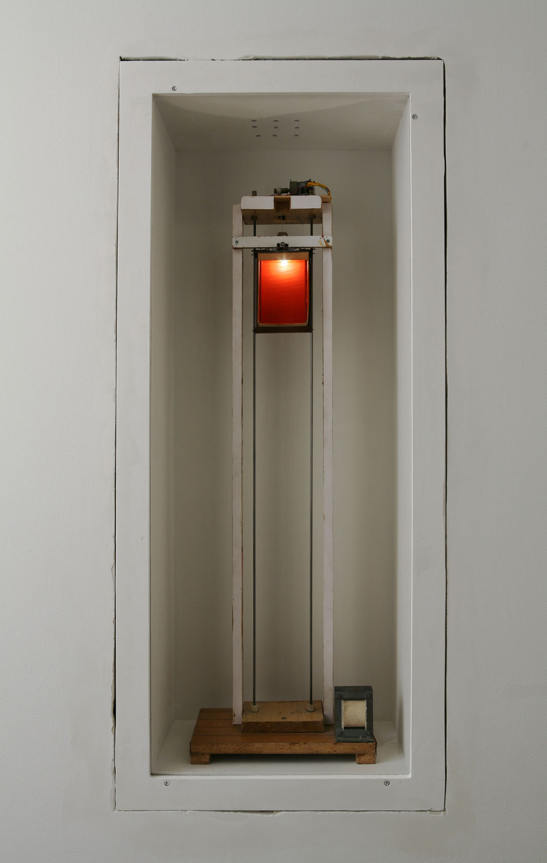 Juan Muñoz Elevator, 1996