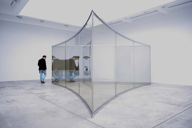 Dan Graham Curves For E.S., 2005