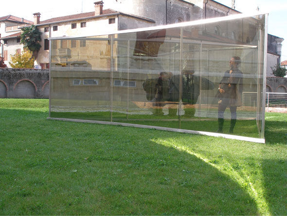 Dan Graham Curves For E.S., 2005