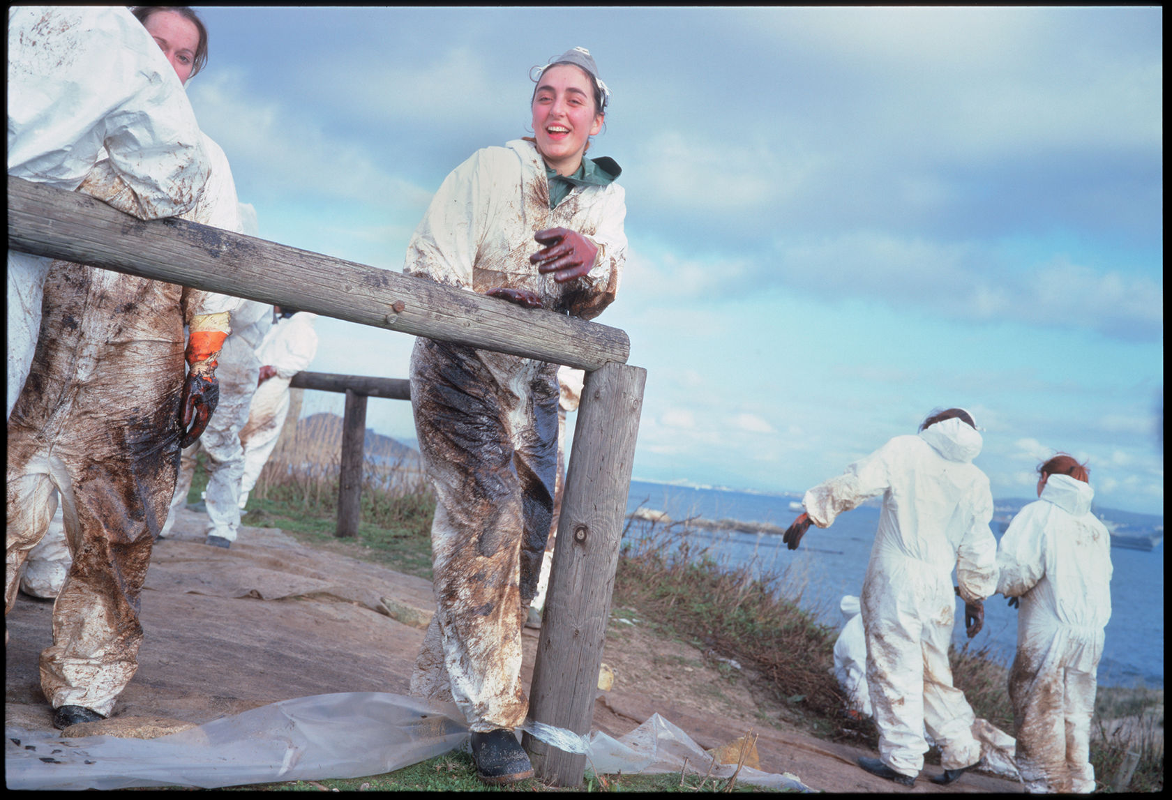 Allan Sekula Volunteer watching, volunteer smiling (Isla de Ons, 12/19/02), 2002