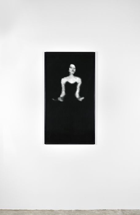 Christian Boltanski, Les Fantômes de Varsovie (La Chanteuse), 2002