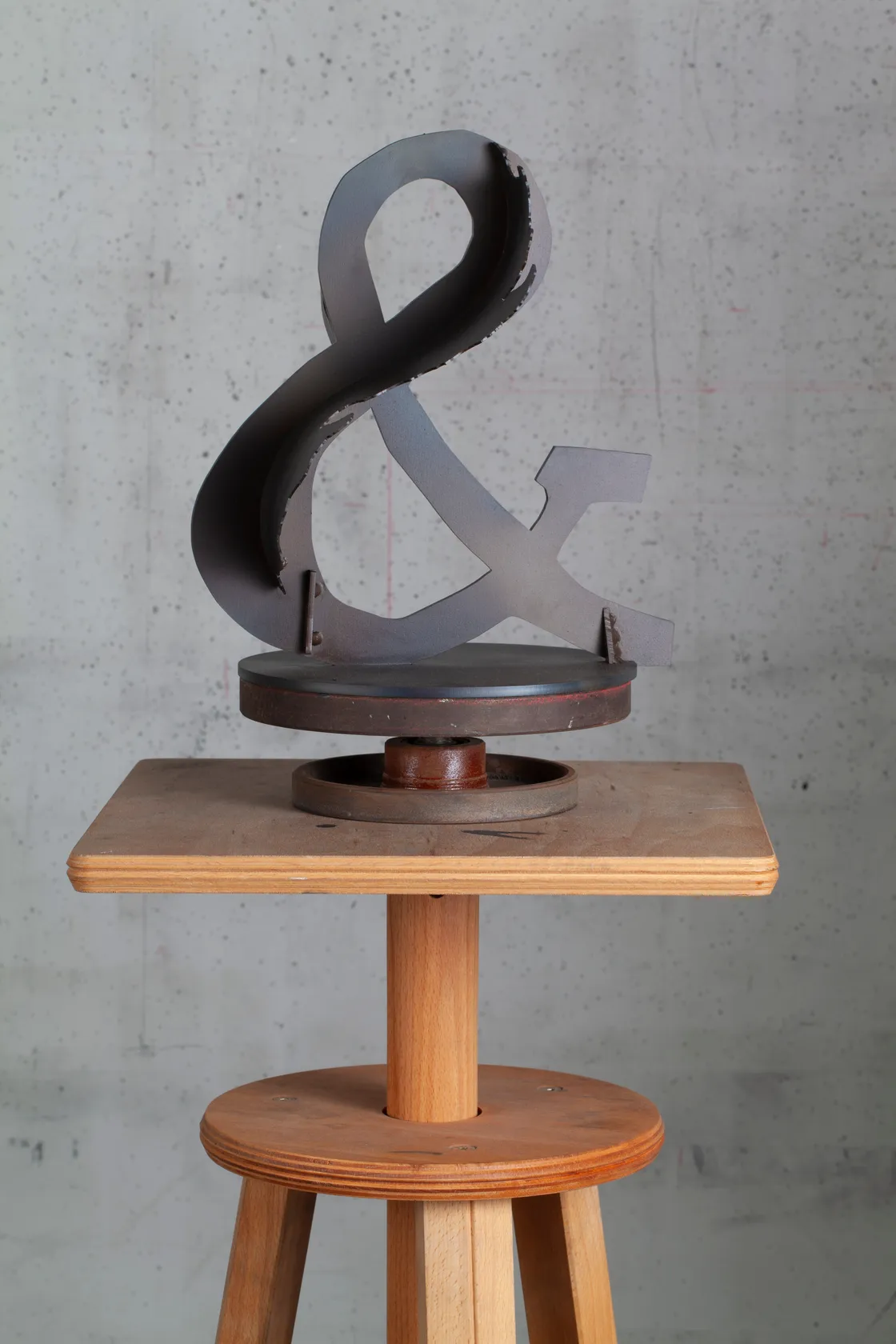 William Kentridge Leaf/Ampersand, 2019 Painted steel 10 7/8 x 9 1/2 x 8 1/2 in. (27.5 x 24 x 21.5...