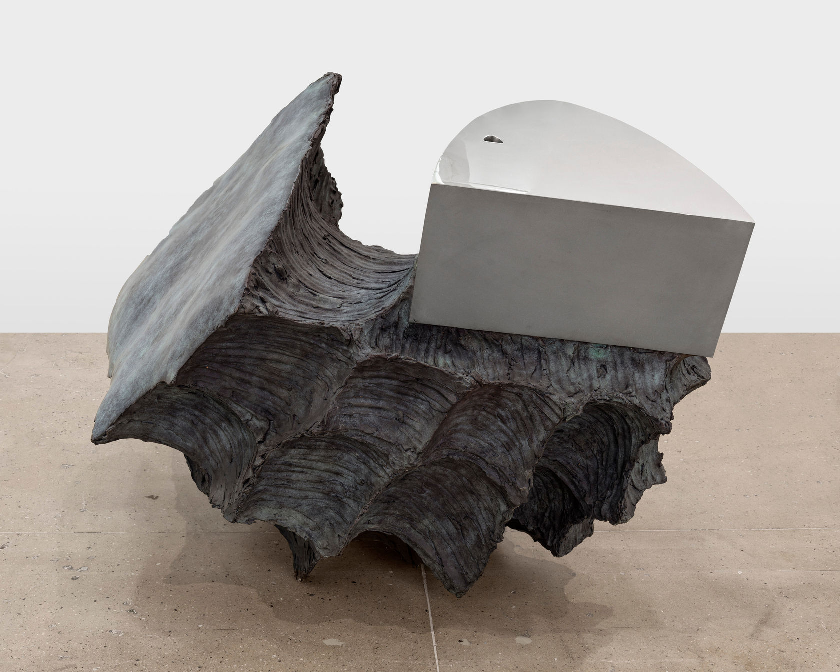 Giuseppe Penone Geometria nelle mani - triangolo (semi-curvo), 2005