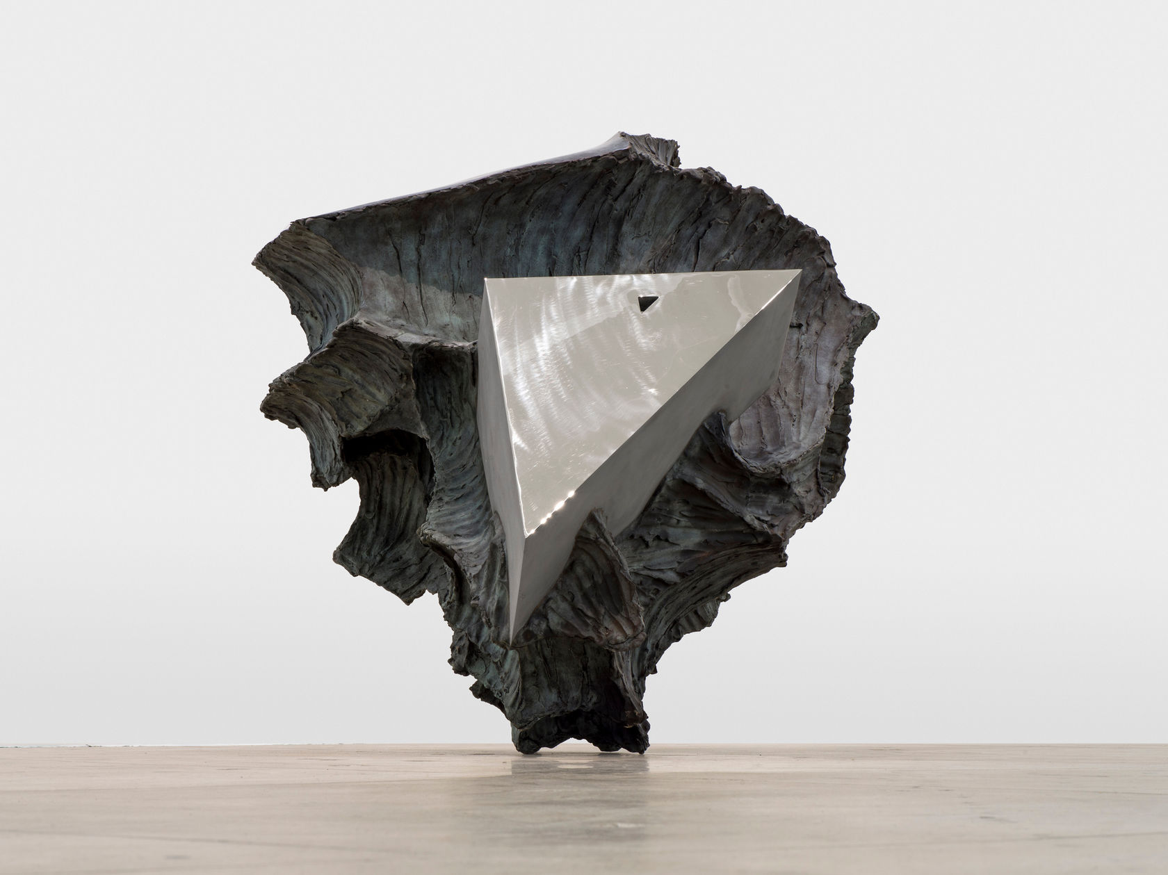 Giuseppe Penone Geometria nelle mani - triangolo (piccolo), 2005