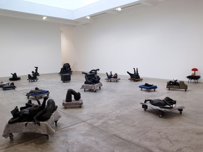 An exhibition installation view from: Annette Messager, Mes transports