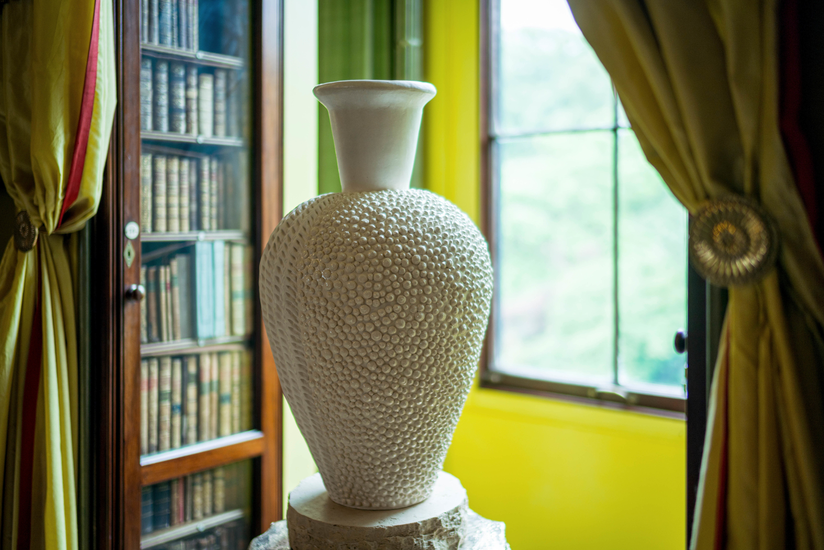 Lina Iris Viktor II On golden Stool2024 Bronze (aged, patina), clay/ceramic, travertine 153.5 x 37 x 38.5 cm 60 3/8...