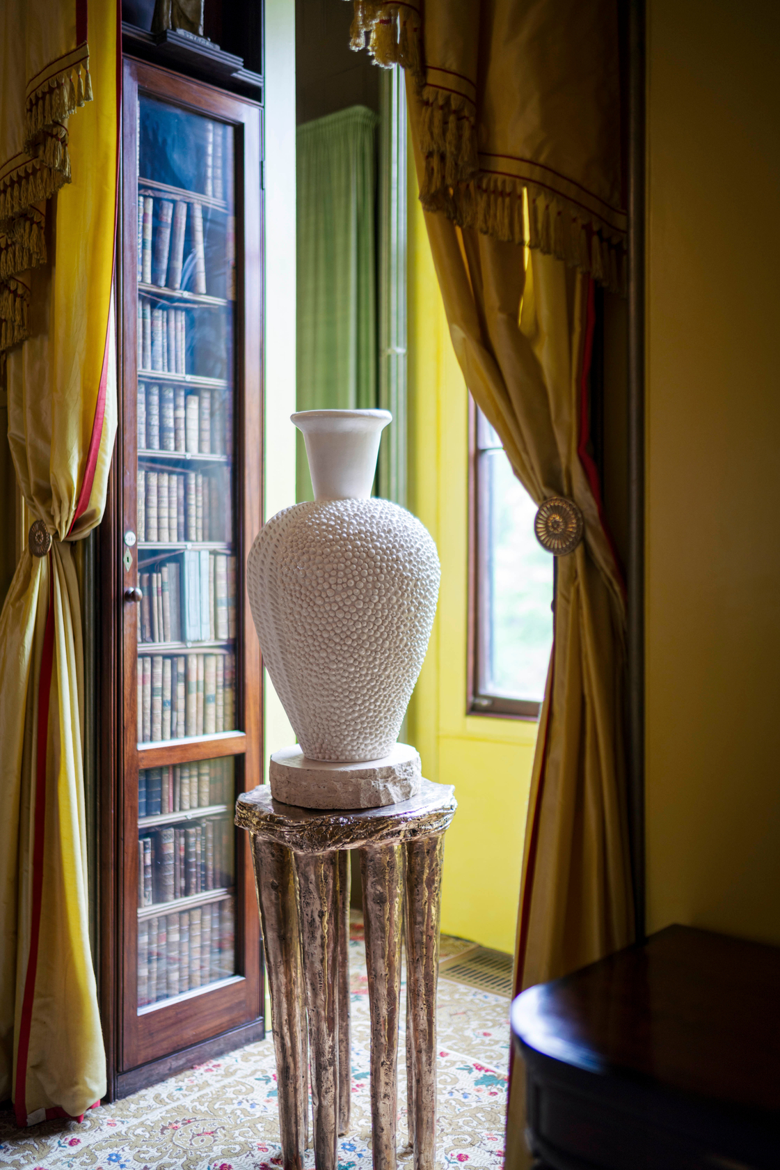 Lina Iris Viktor II On golden Stool2024 Bronze (aged, patina), clay/ceramic, travertine 153.5 x 37 x 38.5 cm 60 3/8...