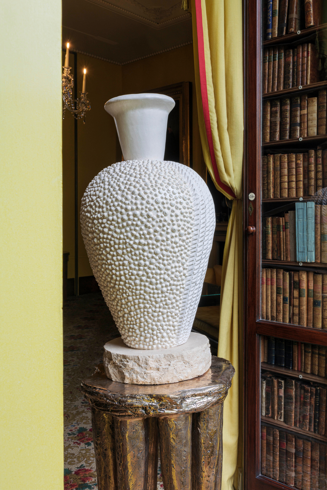 Lina Iris Viktor II On golden Stool2024 Bronze (aged, patina), clay/ceramic, travertine 153.5 x 37 x 38.5 cm 60 3/8...