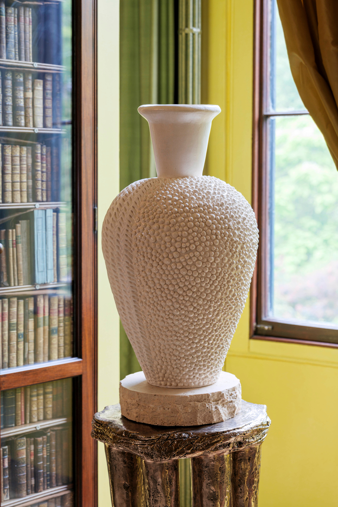 Lina Iris Viktor II On golden Stool2024 Bronze (aged, patina), clay/ceramic, travertine 153.5 x 37 x 38.5 cm 60 3/8...