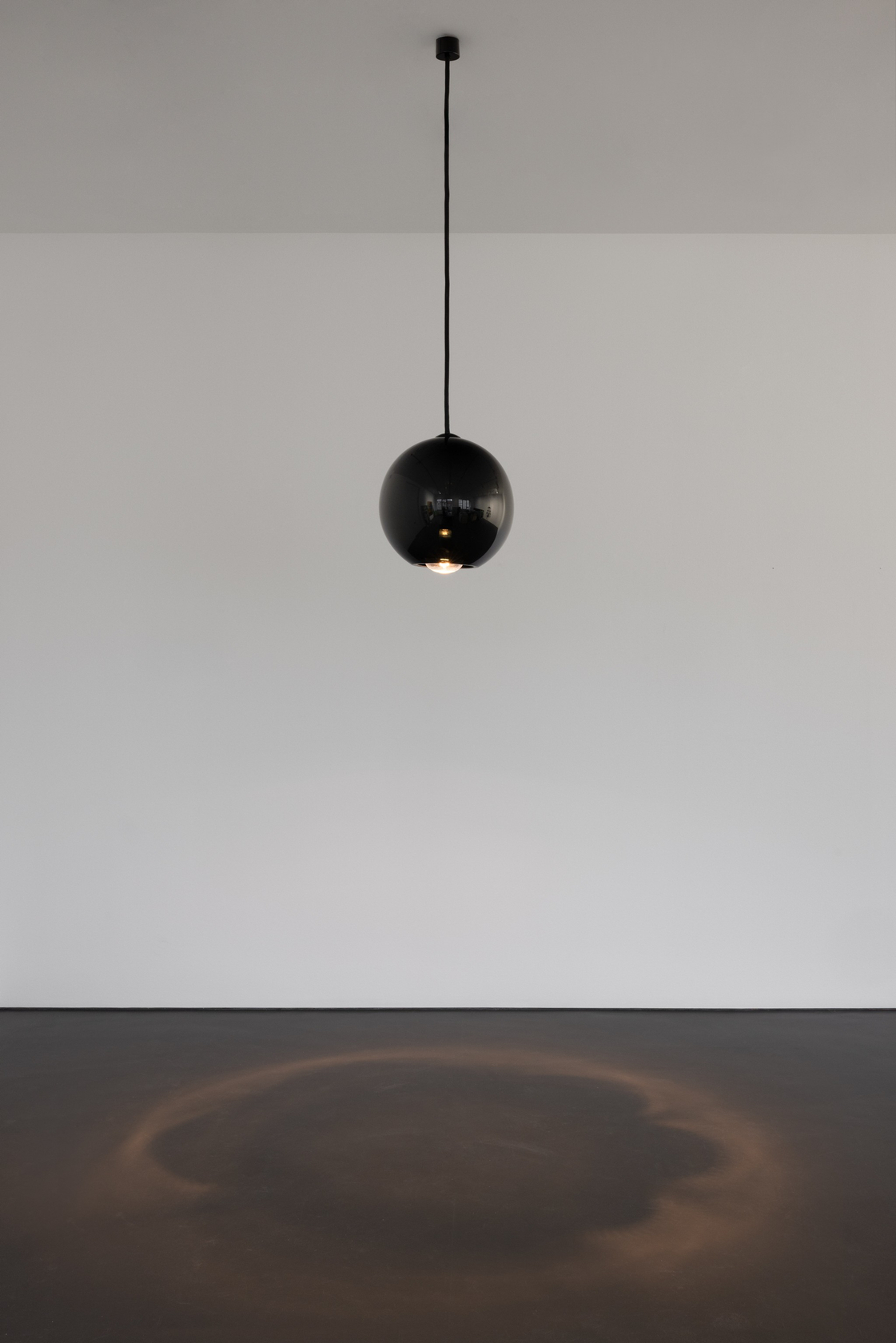 Philippe Parreno, Blind Lamp, 2024