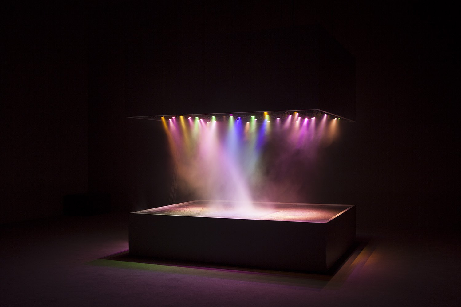 Pierre Huyghe, L’Expédition scintillante, Act 2 (Light Box), 2002