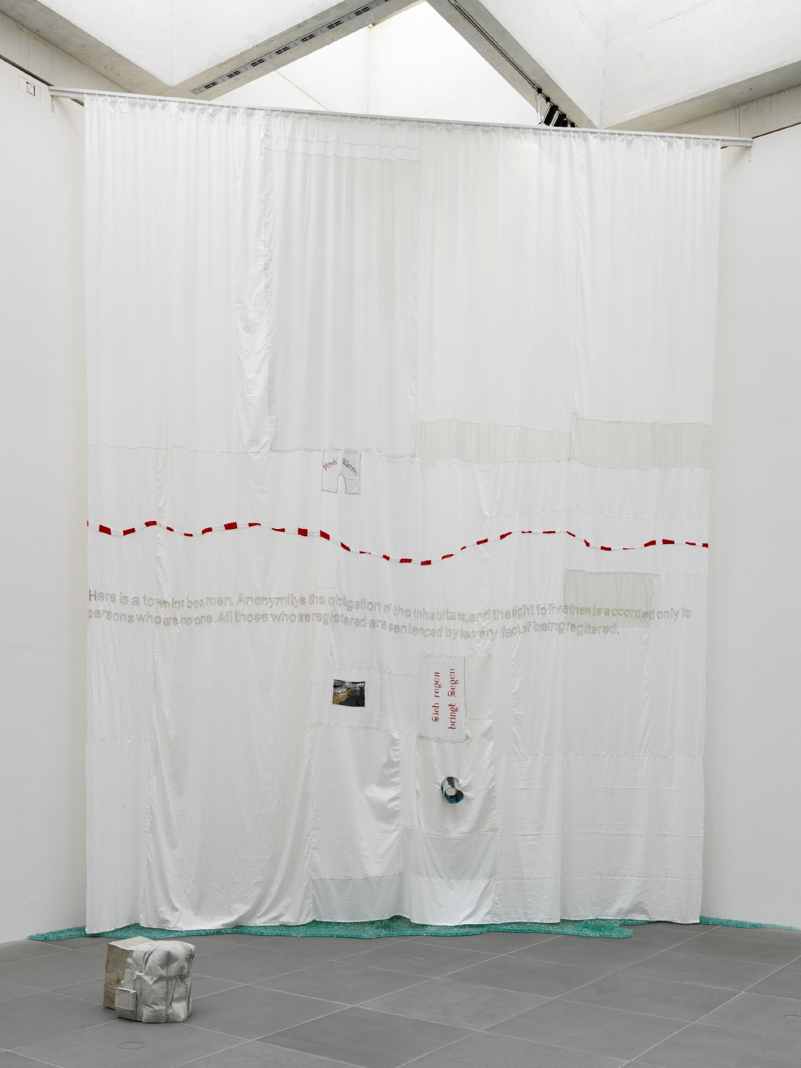 Exhibition view, 30 Künstler / 30 Räume, Neues Museum Nürnberg, 2012 © Annette Kradisch