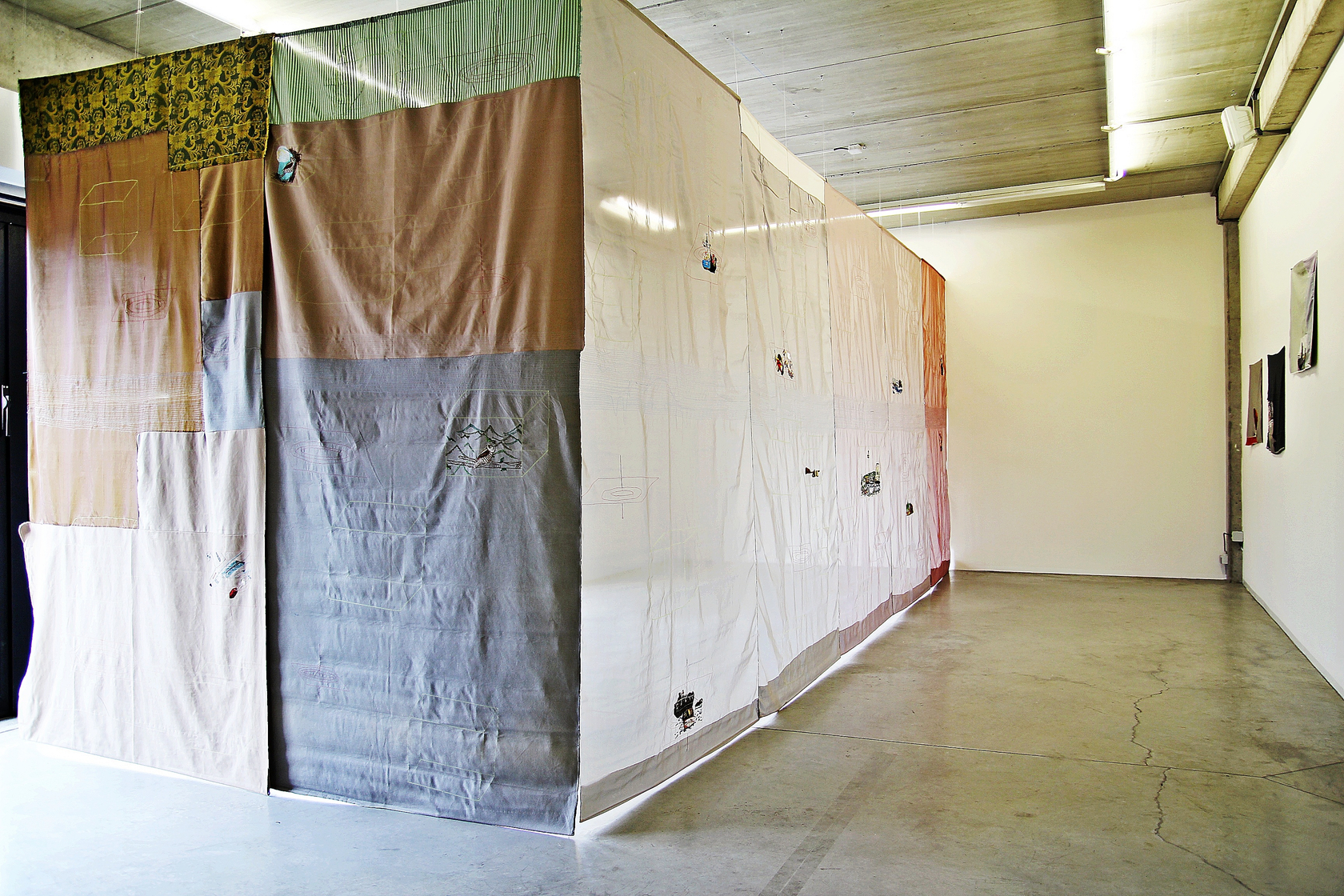 Exhibition view, Synapsen, ikob Museum of Contemporary Art, Belgium, 2014 © Serge Cloot