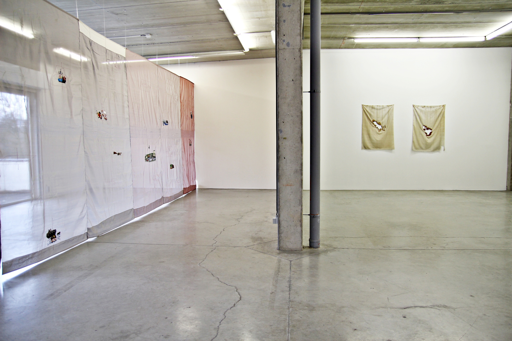 Exhibition view, Synapsen, ikob Museum of Contemporary Art, Belgium, 2014 © Serge Cloot