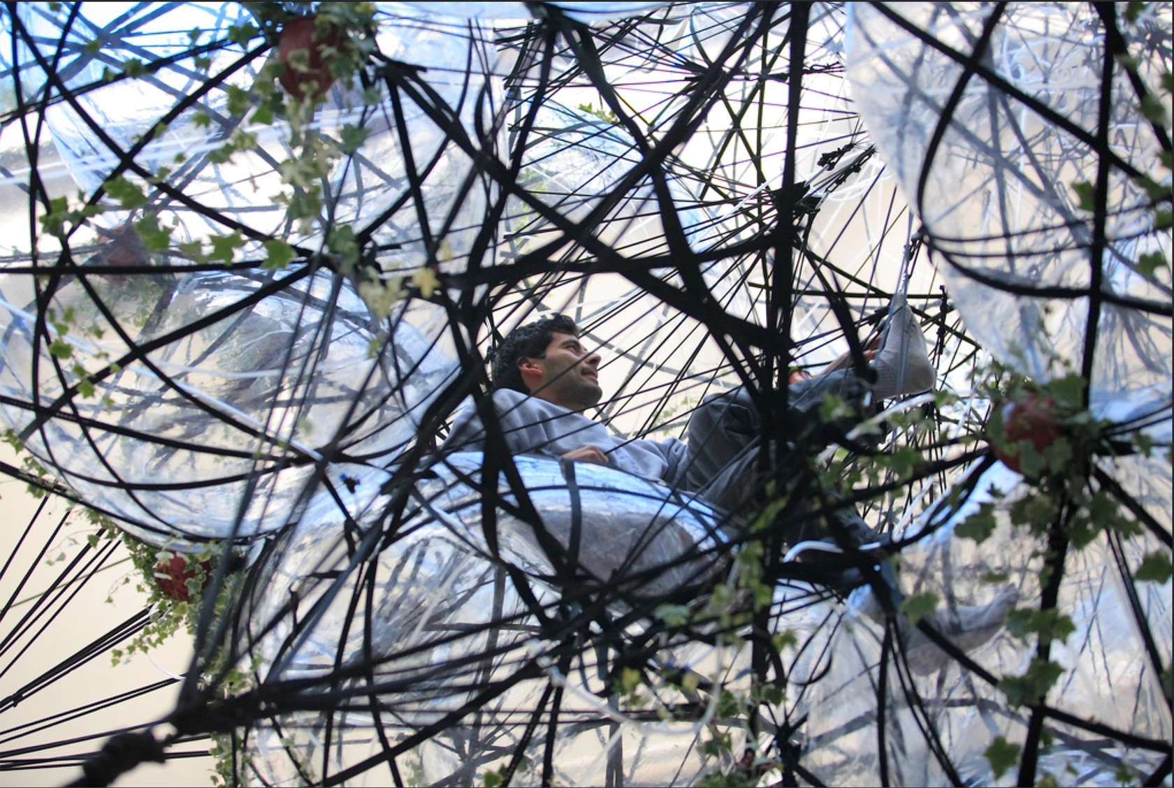 32MW/Biosphere/Flying Garden/Air-Port-City, 2007 Inflatable, polyester webbing (tillandsia plants) Photo © Rokma