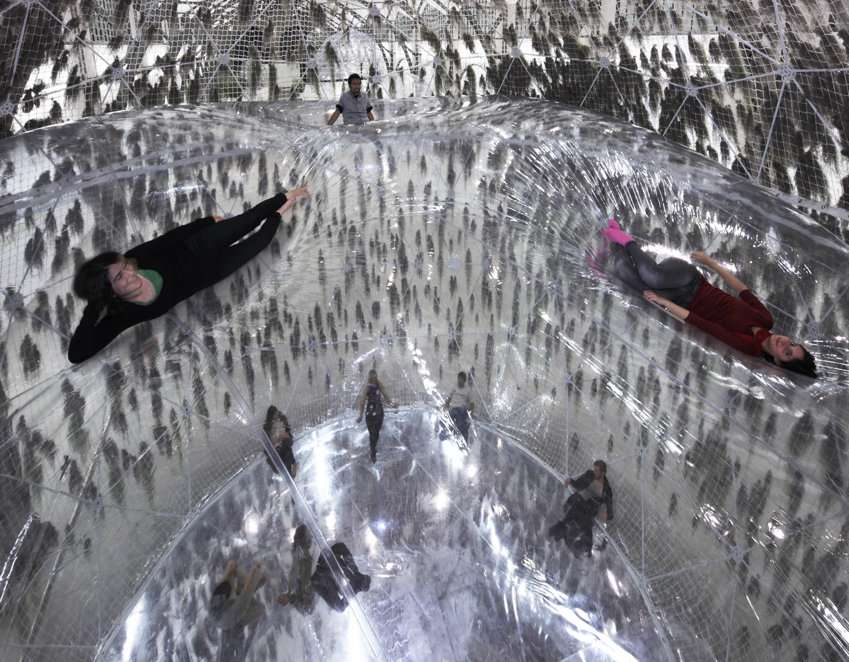 Exhibition view Cloud Cities, 2010–11 Hamburger Bahnhof, Berlin Photo © Studio Tomás Saraceno, Jens Ziehe