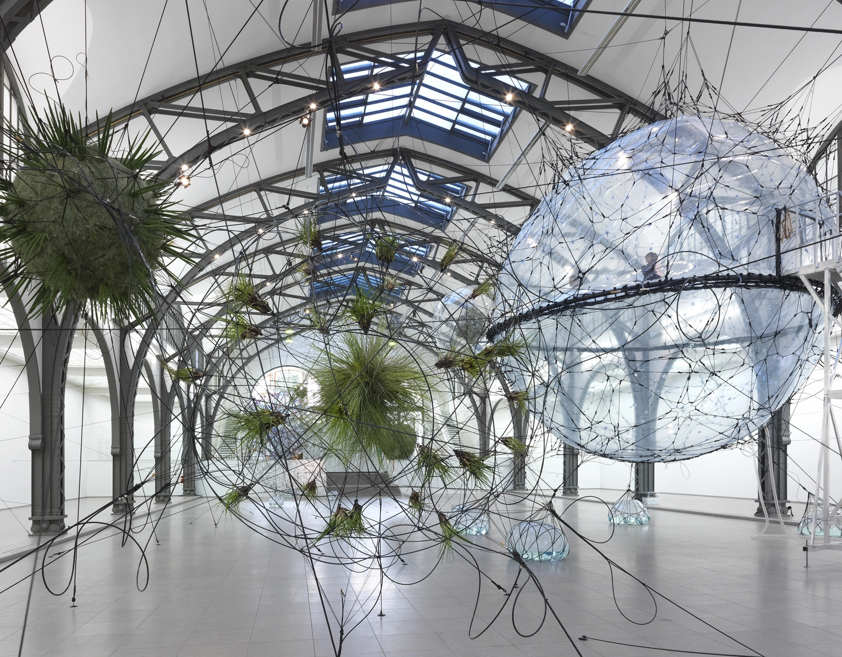 Exhibition view Cloud Cities, 2010–11 Hamburger Bahnhof, Berlin Photo © Studio Tomás Saraceno, Jens Ziehe