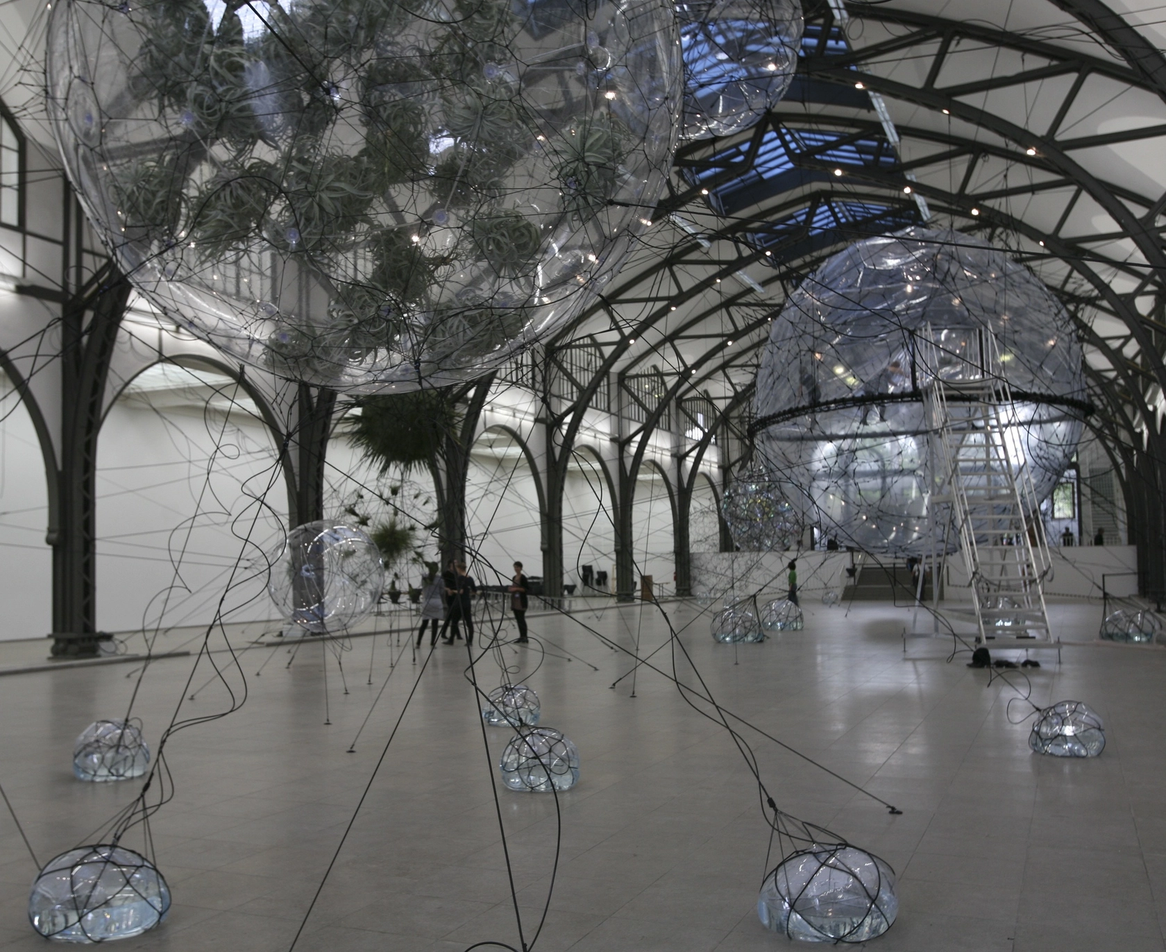 Exhibition view Cloud Cities, 2010–11 Hamburger Bahnhof, Berlin Photo © Studio Tomás Saraceno, Jens Ziehe