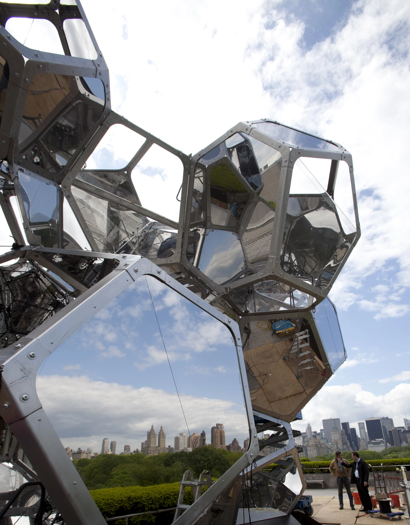 Exhibition view Cloud City, 2012 The Metropolitan Museum of Art, New York Photo &copy; Studio Tom&aacute;s Saraceno
