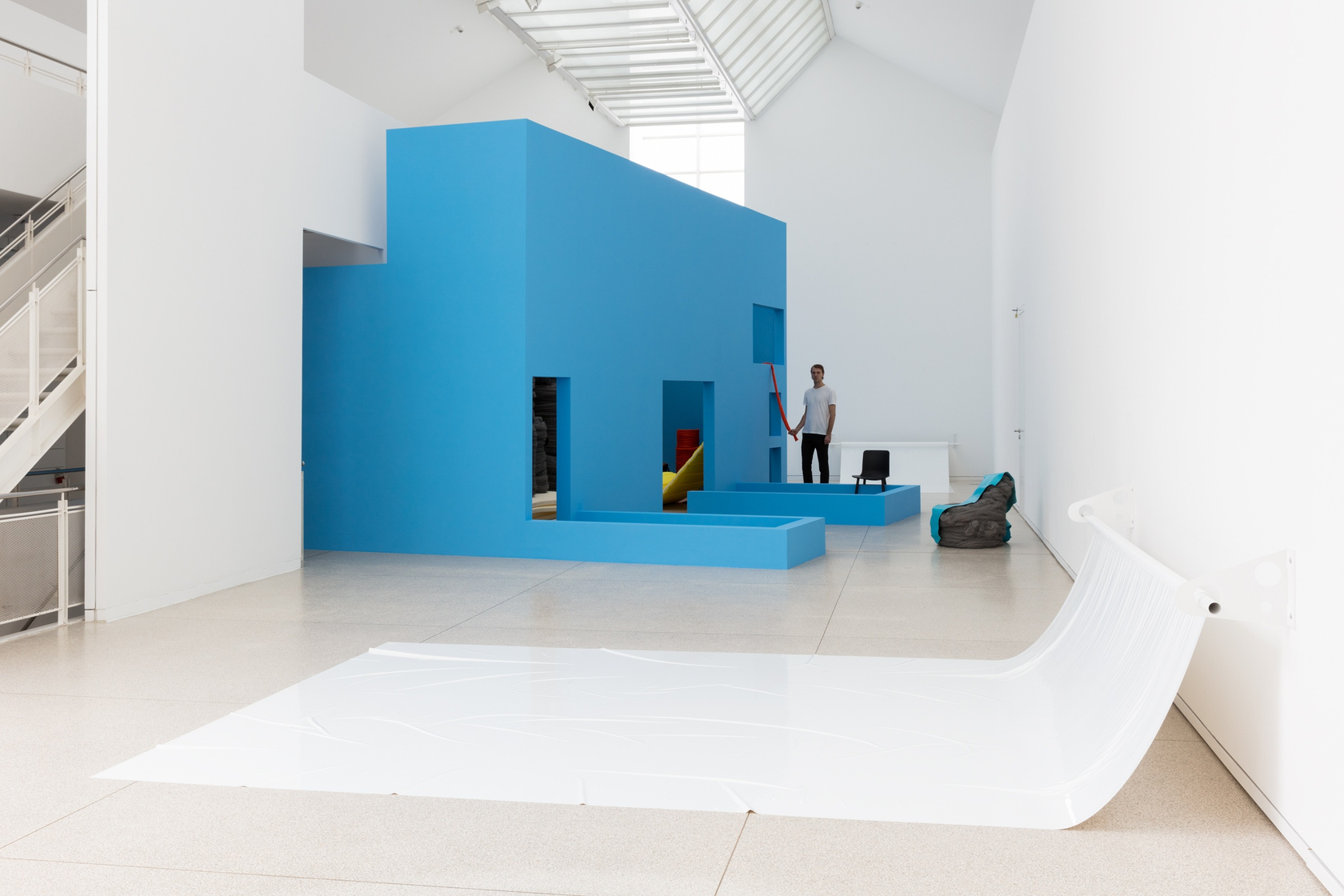 Exhibition view: Jean-Pascal Flavien, house with things behind With inhabitant Felix Utting Heidelberger Kunstverein, Heidelberg, 2018 Photo &copy; Andrea Rossetti