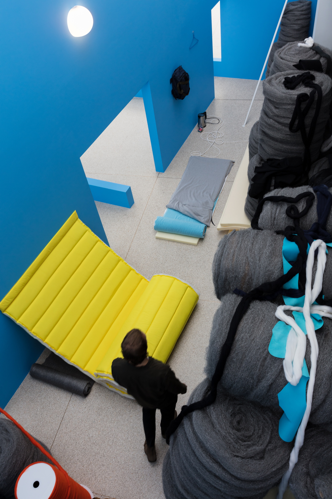 Exhibition view: Jean-Pascal Flavien, house with things behind With inhabitant Felix Utting Heidelberger Kunstverein, Heidelberg, 2018 Photo &copy; Andrea Rossetti