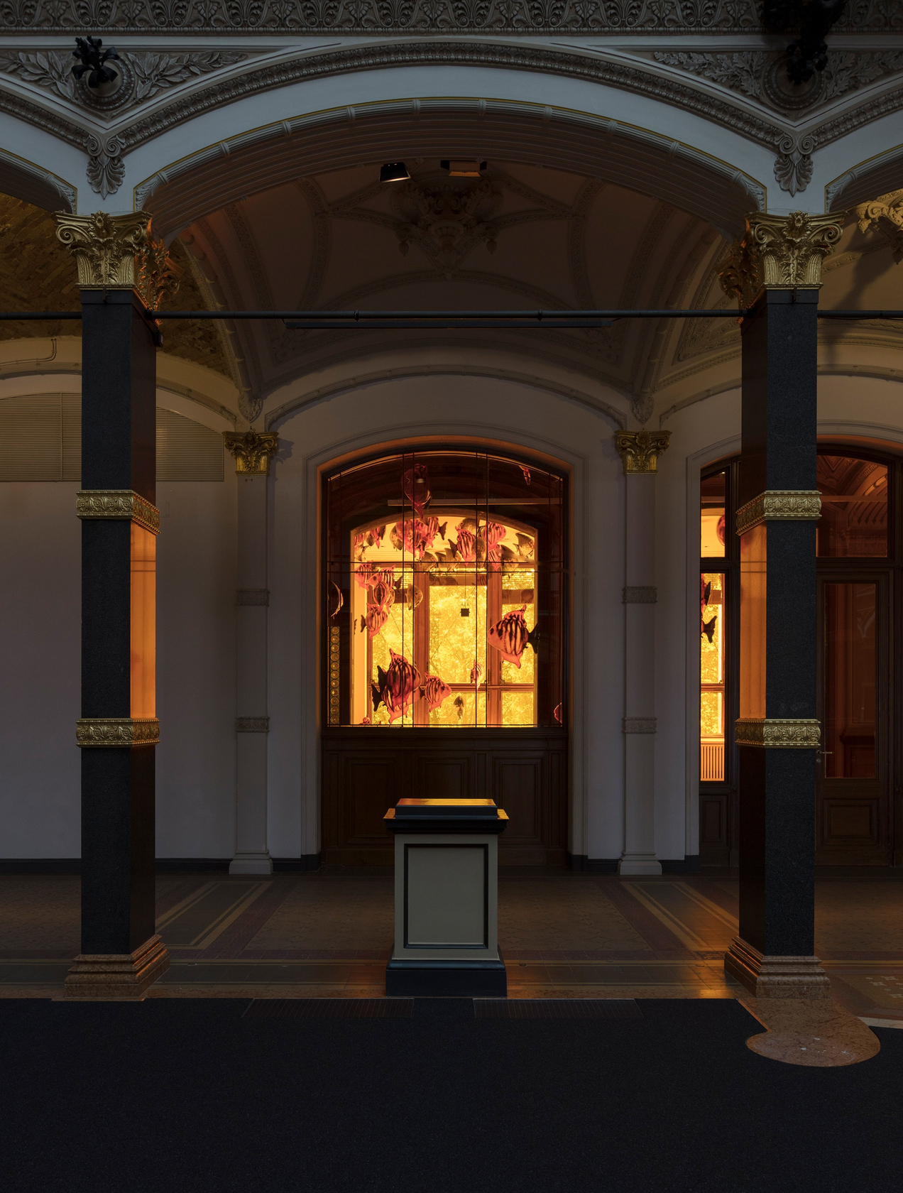 In the back: My Room Is Another Fish Bowl, 2018 Helium-filled Mylar balloons, adhesive foil, air-columns Dimensions variable Photo ©...