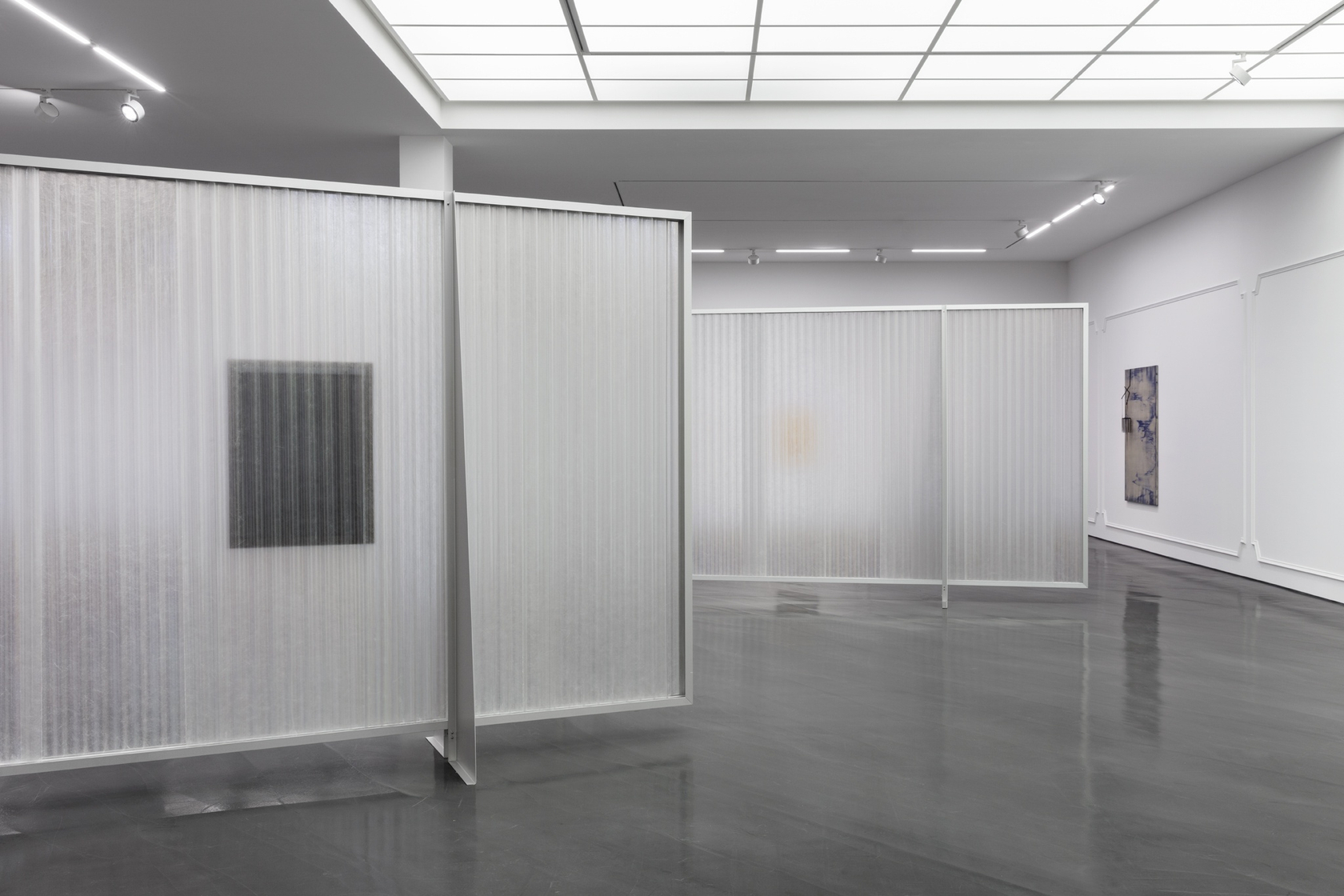 Exhibition view: Martin Boyce, The Light Pours Out, Esther Schipper, Berlin, 2018 Photo © Andrea Rossetti