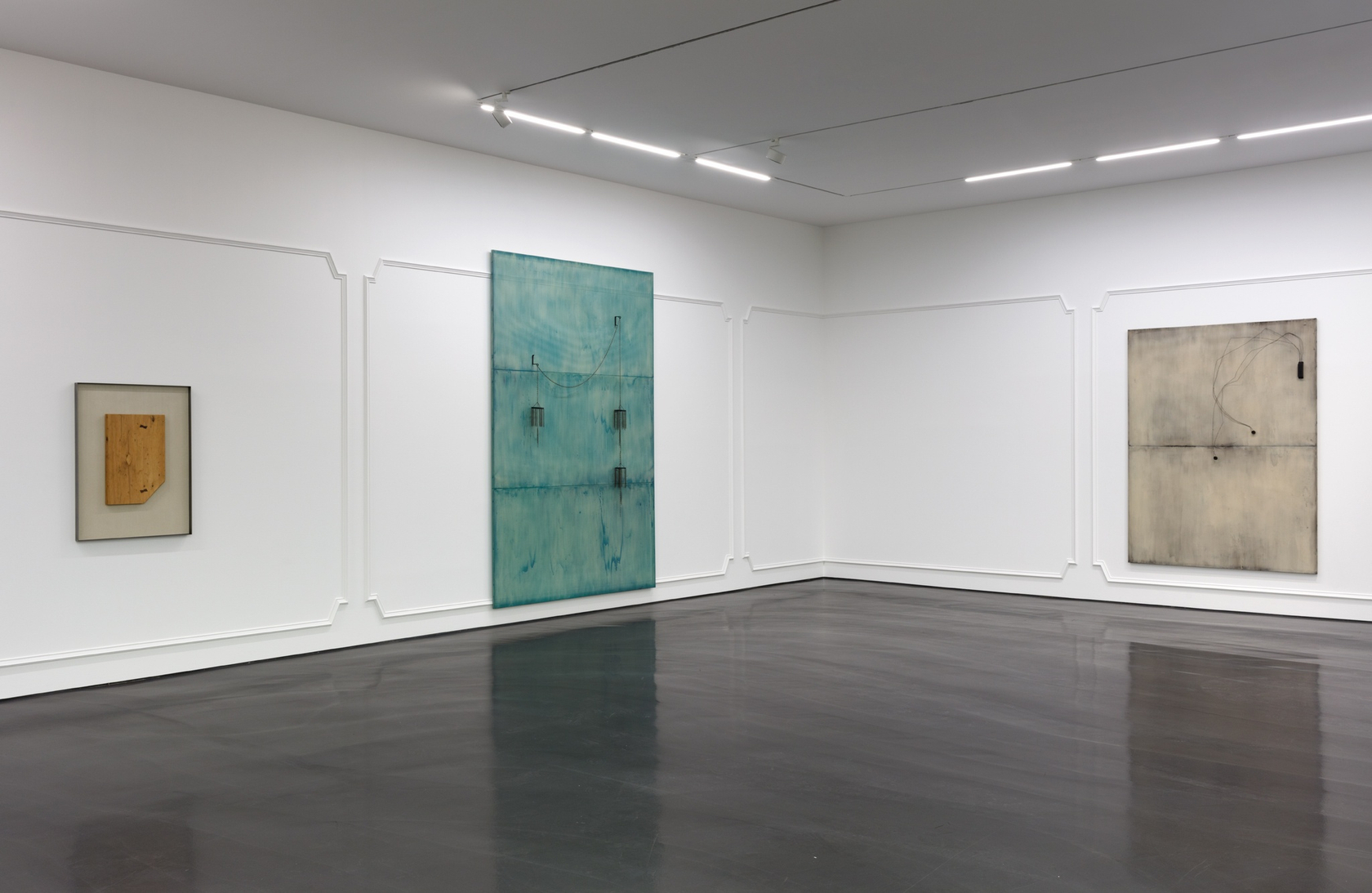 Exhibition view: Martin Boyce, The Light Pours Out, Esther Schipper, Berlin, 2018 Photo © Andrea Rossetti