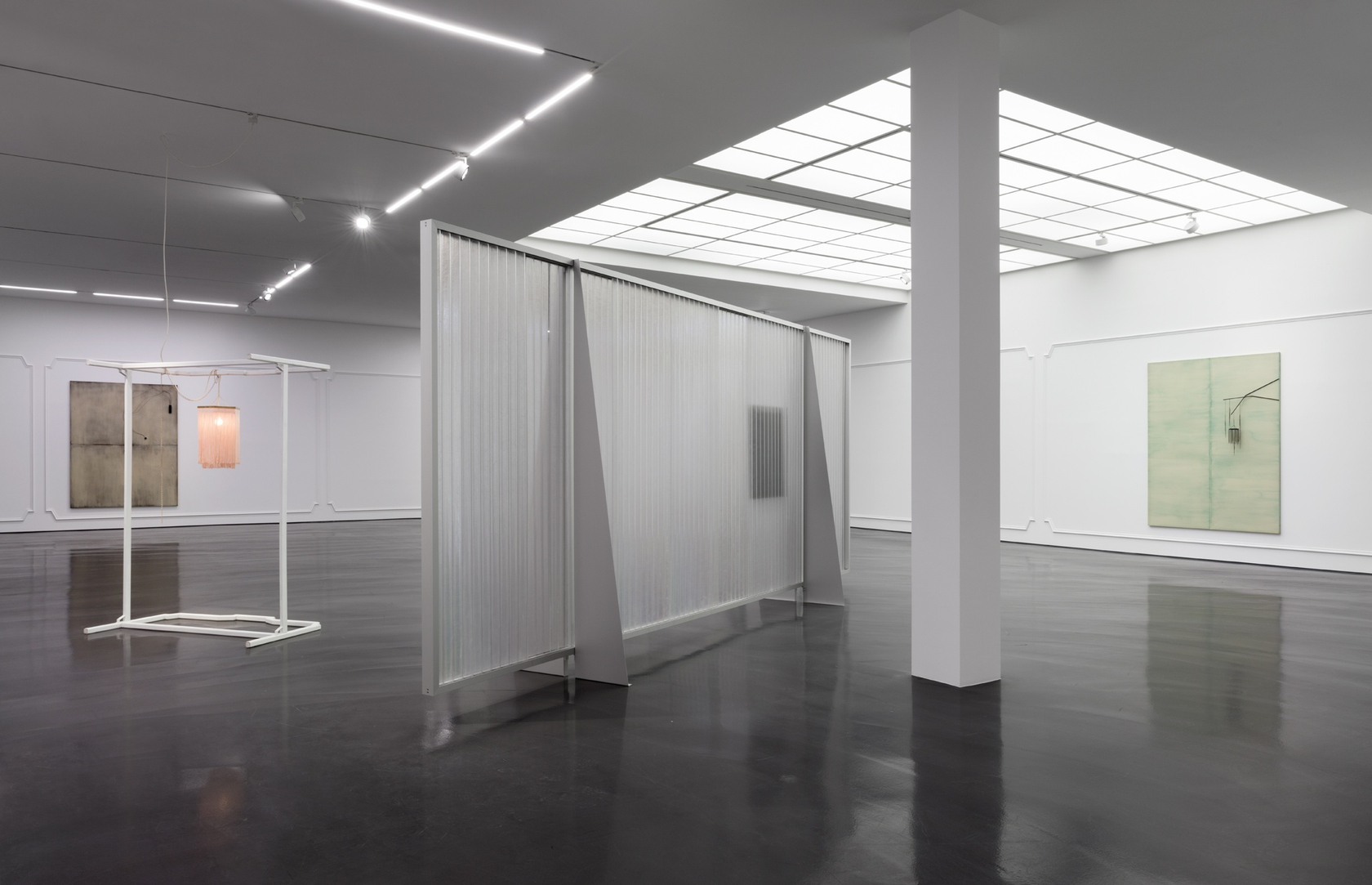 Exhibition view: Martin Boyce, The Light Pours Out, Esther Schipper, Berlin, 2018 Photo © Andrea Rossetti