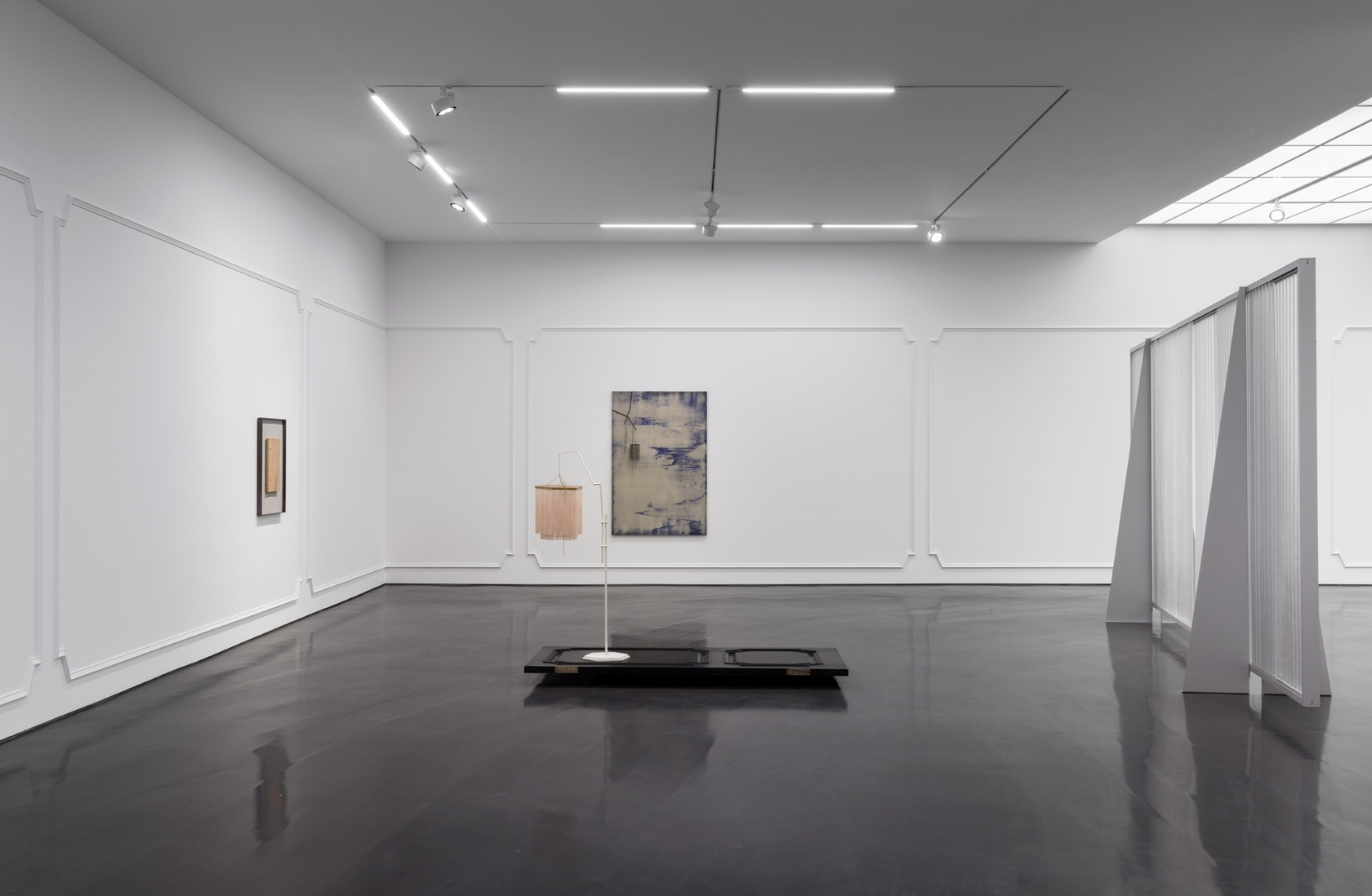 Exhibition view: Martin Boyce, The Light Pours Out, Esther Schipper, Berlin, 2018 Photo © Andrea Rossetti