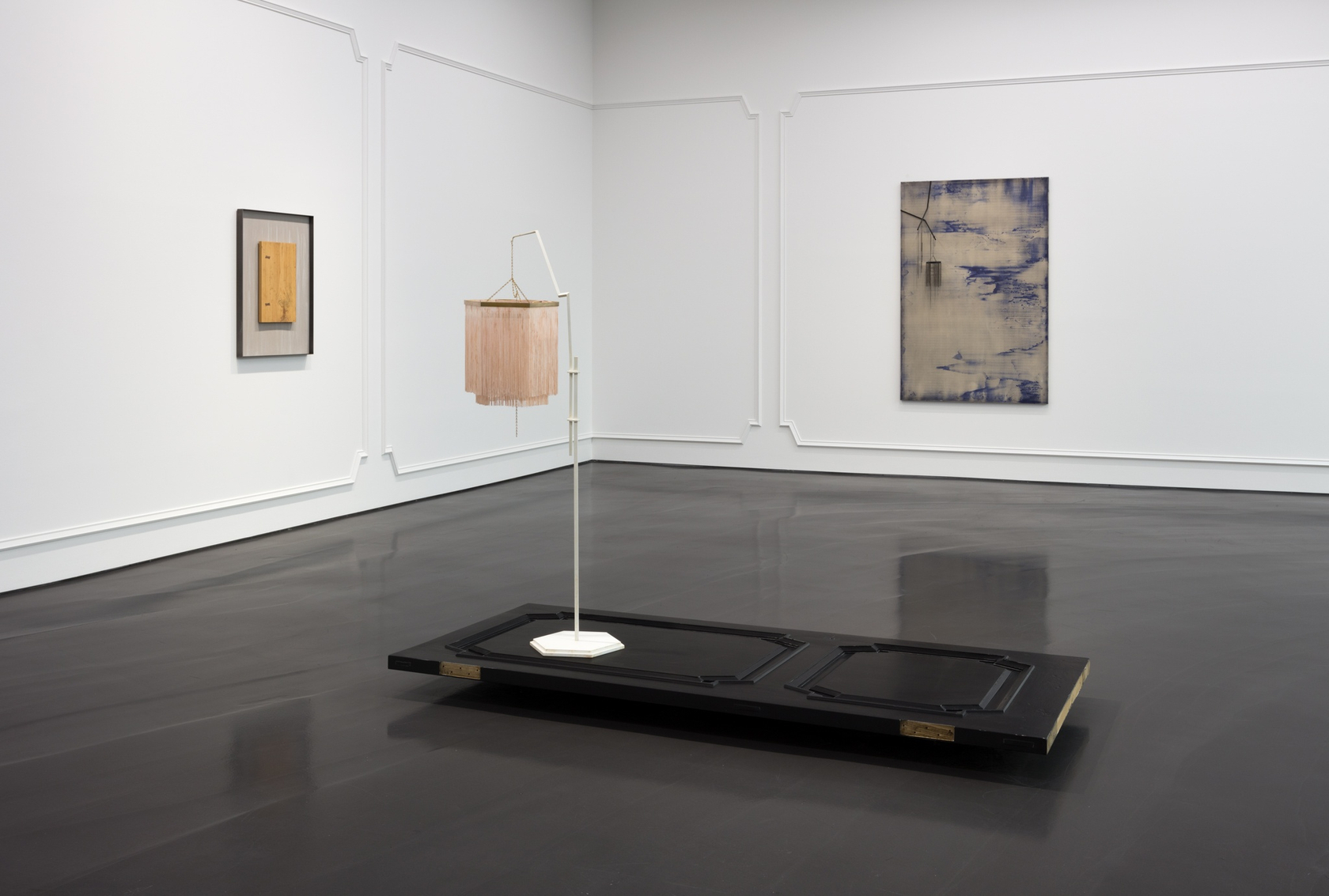 Exhibition view: Martin Boyce, The Light Pours Out, Esther Schipper, Berlin, 2018 Photo © Andrea Rossetti