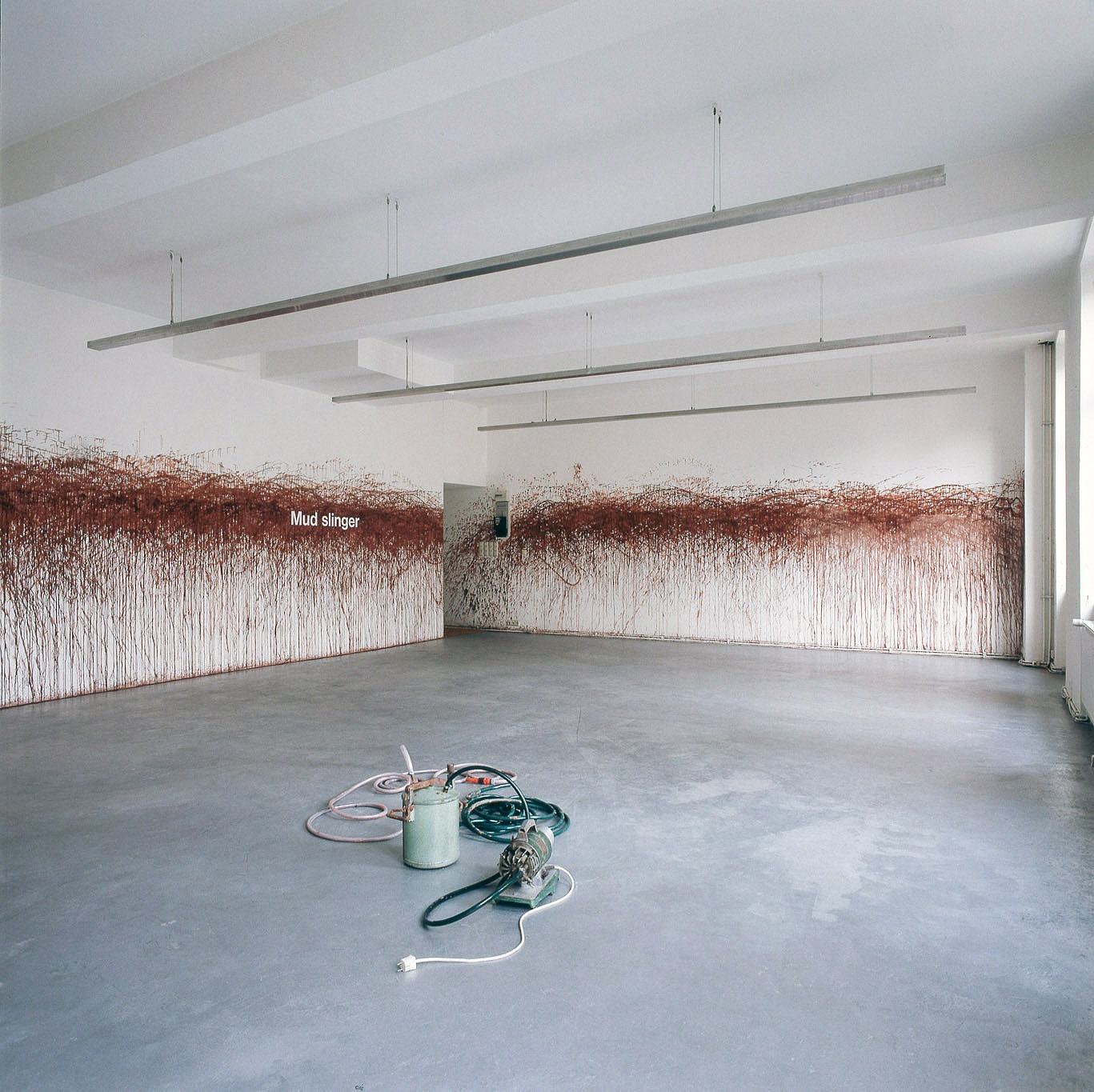 Angela Bulloch, Mud Slinger, 1995. Exhibition view: Mud Slinger, Schipper & Krome, Cologne, 1995. Photo © Lothar Schnepf